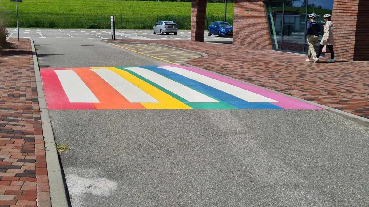 regenboog zebrapad.jpg