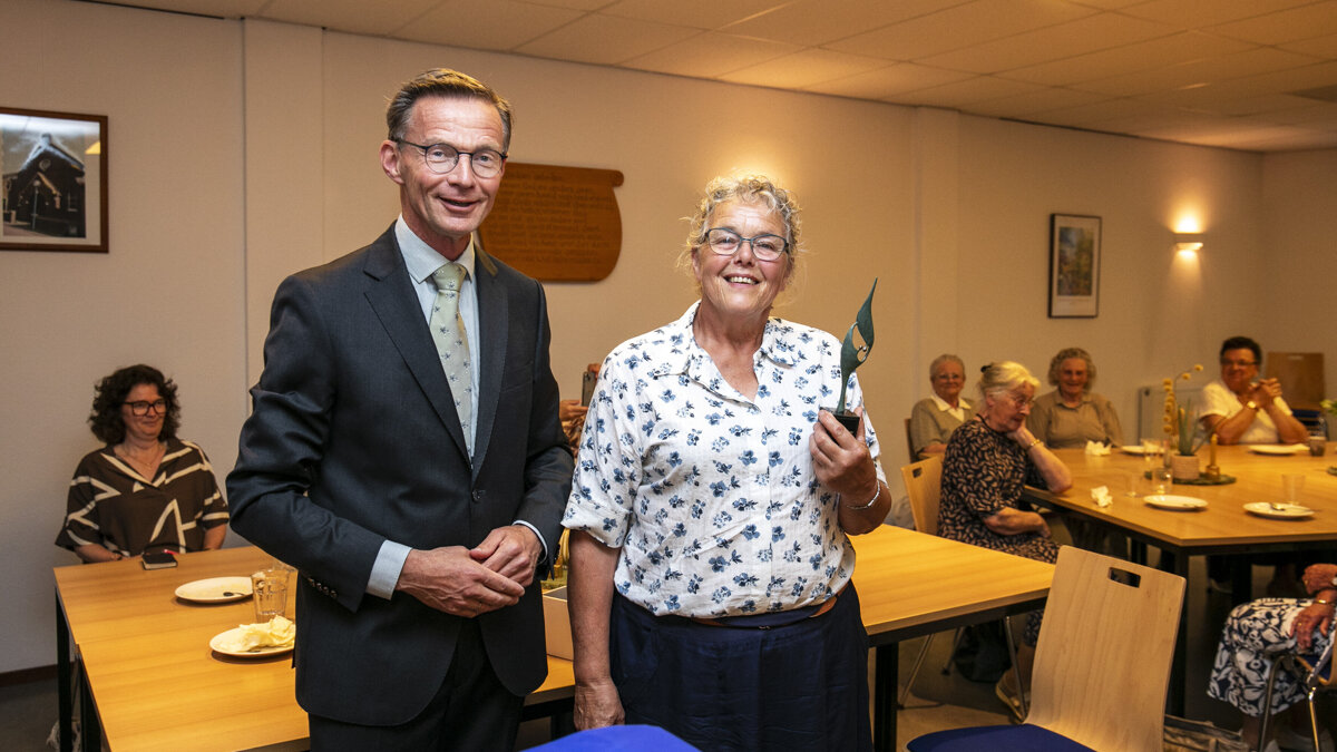 Uitreikingvrijwilligersbeeldje | Foto Mark Neelemans.jpg