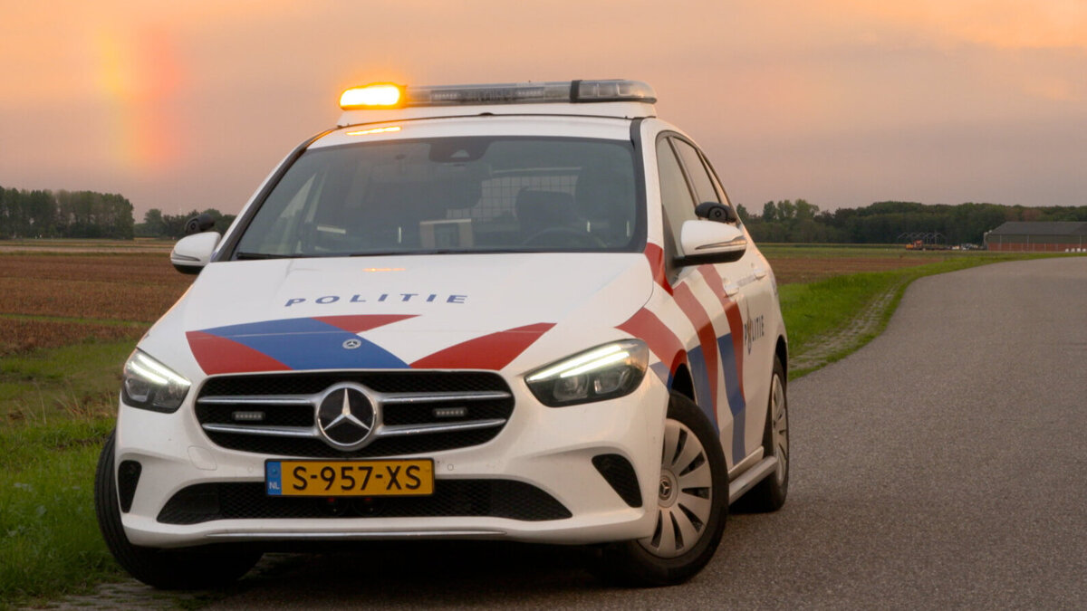 Archief_112_Politie B-klasse Zonsondergang polder