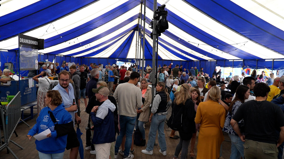 Tent van de Overslagse Feesten - ©Omroep ZVL