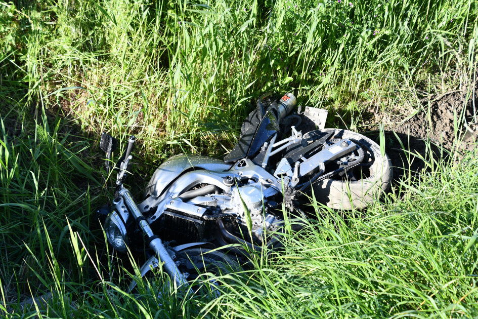 Motorrijder komt in droge sloot terecht bij Vogelwaarde