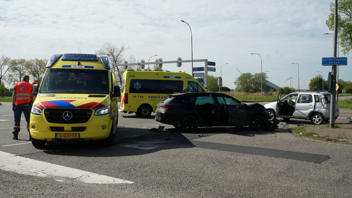 Grote schade na ongeval op kruising Terneuzen_6.JPG