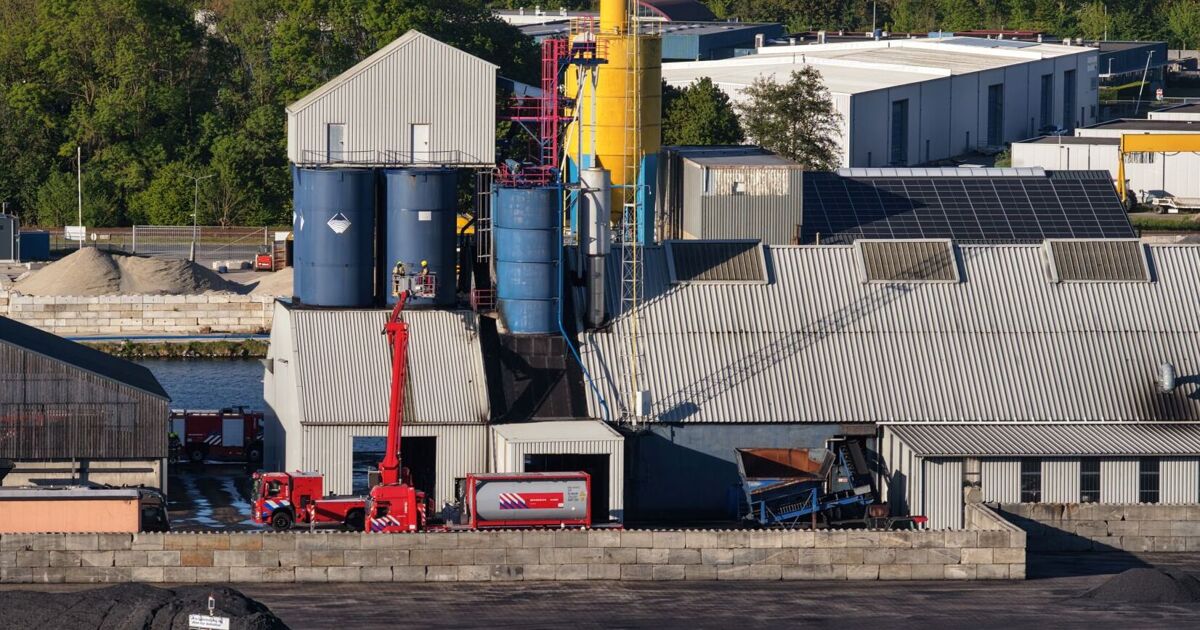 Brand bij OVET in Terneuzen, brandweer schaalt op