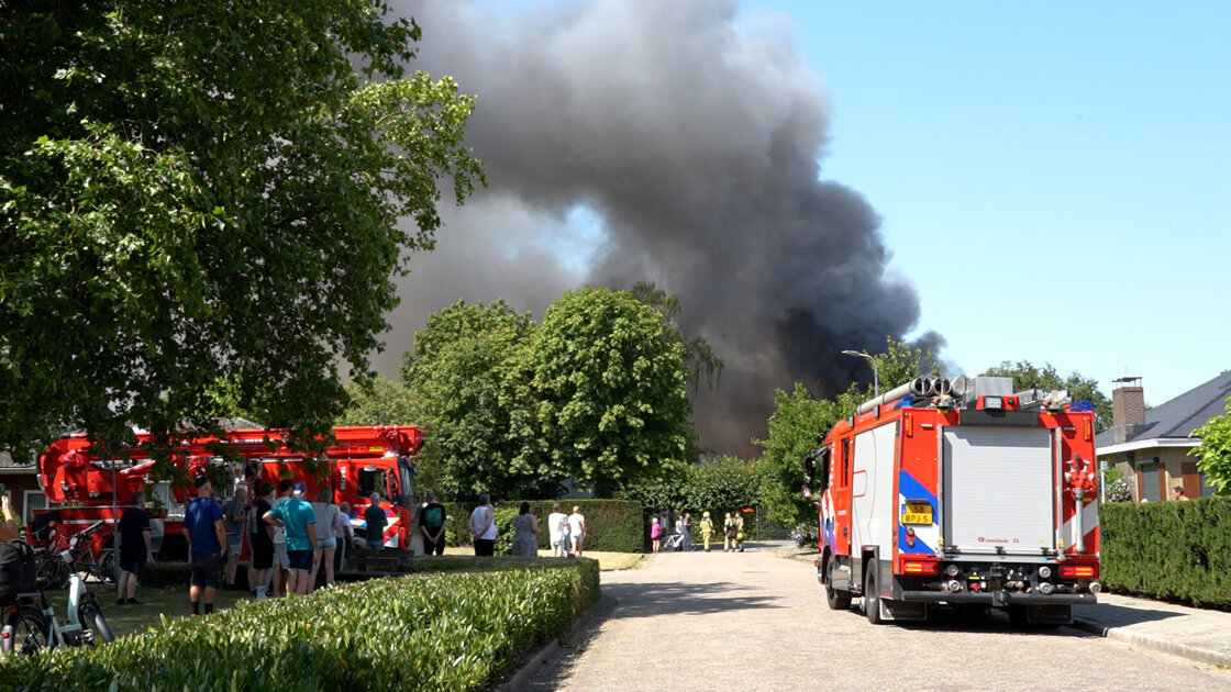 Nablussen stalbrand in volle gang, nog uren verkeershinder