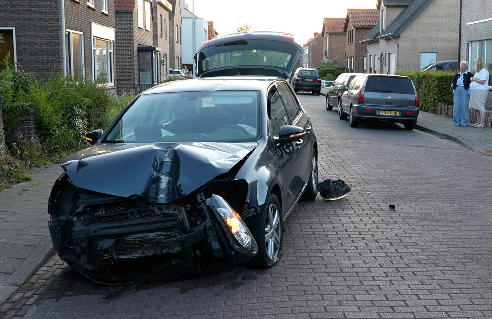2026.07.20 Man rijdt lantaarnpaal uit Eede.00_00_52_19.Still001