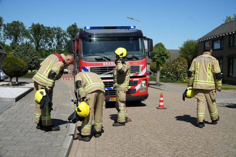 Brandweer rukt uit voor mogelijk gaslek in Sint Jansteen