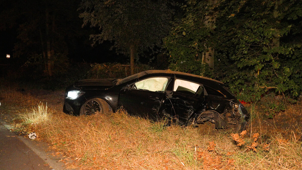 2026.08.18 Auto eindigt in sloot Ellestraat Heikant.00_00_00_00.Still007