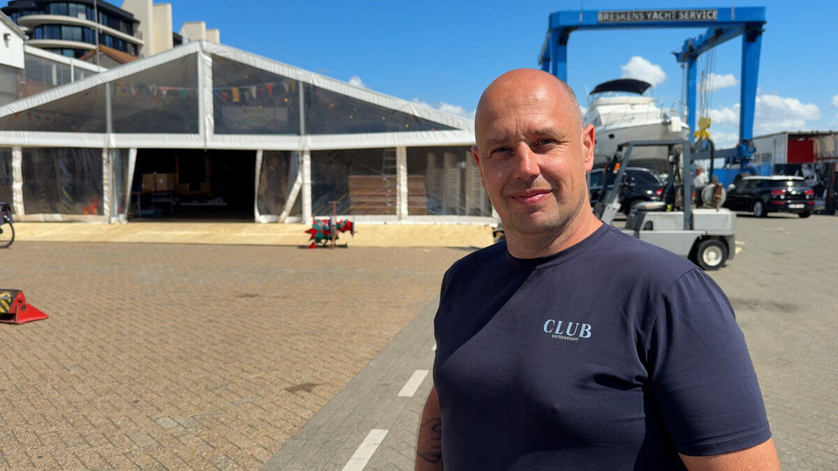 Marnix van Renterghem zit in de organisatie van de Visserijfeesten - ©Omroep ZVL