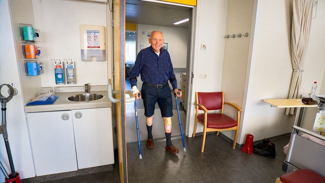 Frans van Damme een dag na zijn operatie - ©Omroep Zeeland.jpg