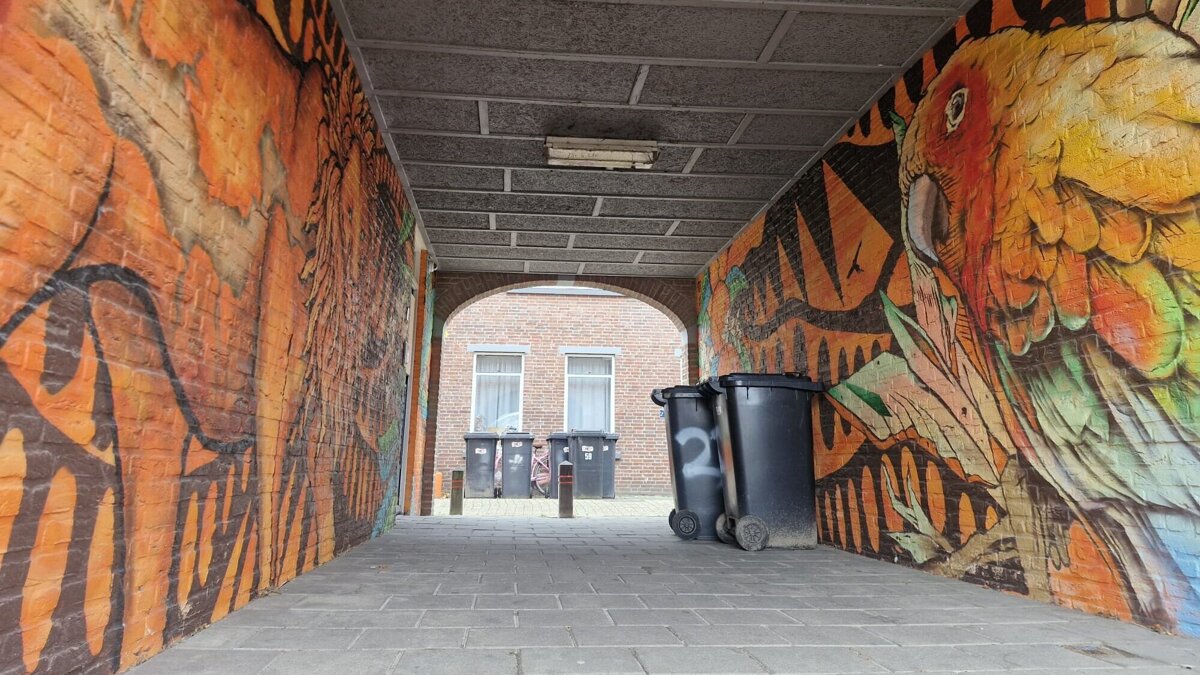 Grijze bak afval kliko poortjes boogjes binnenstad Terneuzen (7)