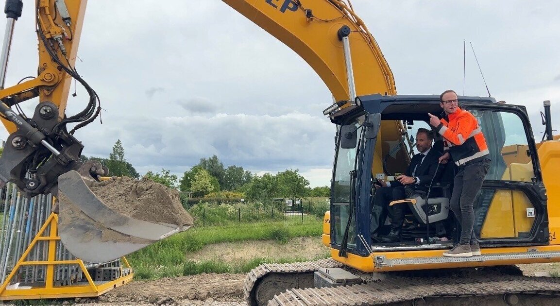 Hugo de Jonge geeft bouwstart Heerlijkheid Zaamslag
