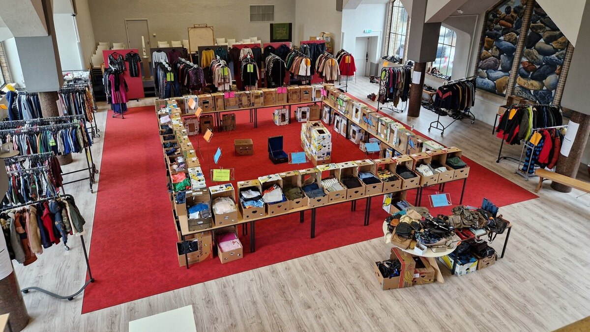 Kledingbeurs Oostburg.jpg