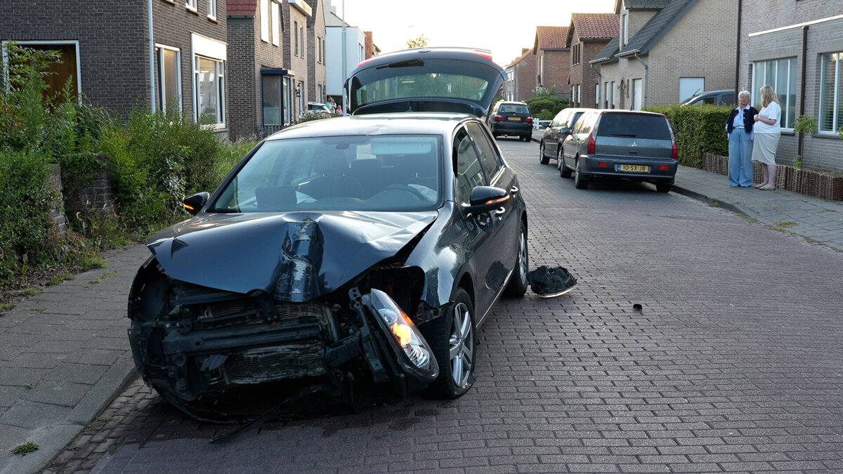 2026.07.20 Man rijdt lantaarnpaal uit Eede.00_00_52_19.Still001