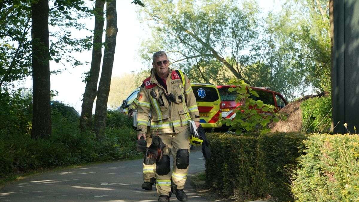 Inbreker probeert te vluchten, springt in kreek4.JPG