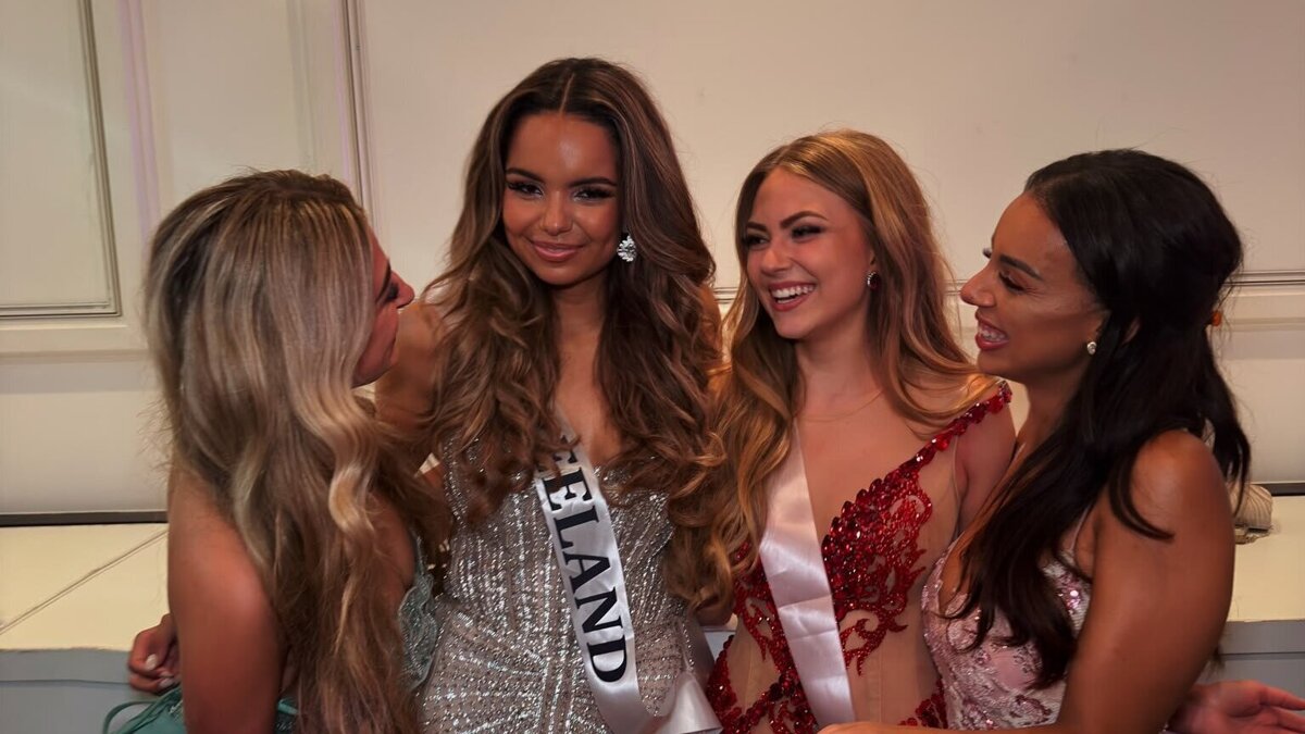 Romika Hooi tijdens de verkiezing van Miss Nederland - ©Privéarchief (2)