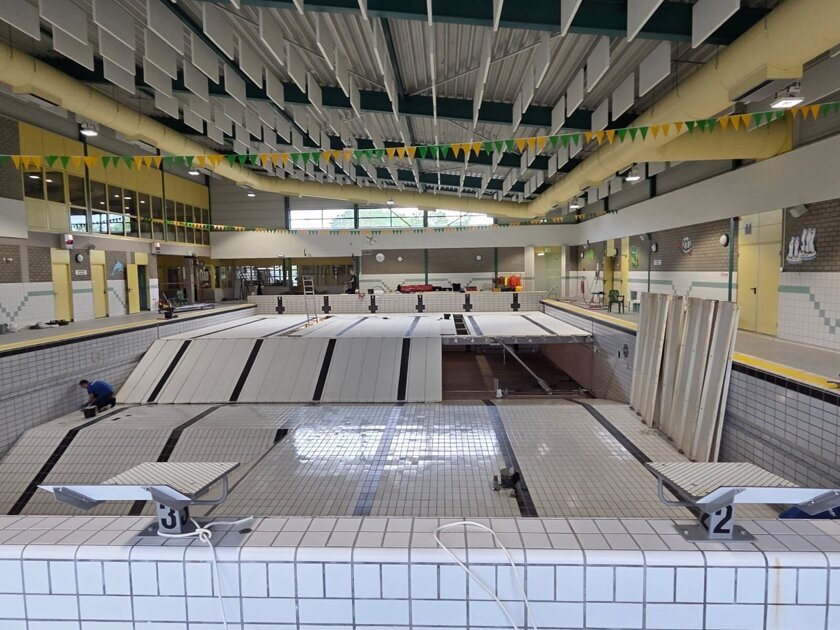 Zwembad Oostburg tijdelijk dicht door vervanging beweegbare bodem