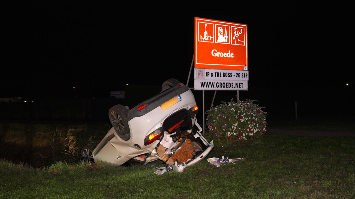 2026.09.21 Zware crash in Groede, bestuurder mee met traumahelikopter.00_00_10_08.Still006