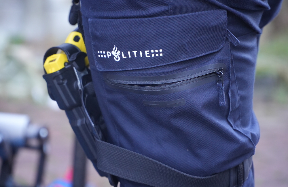 Archief_112_Politie broek met taser.JPG