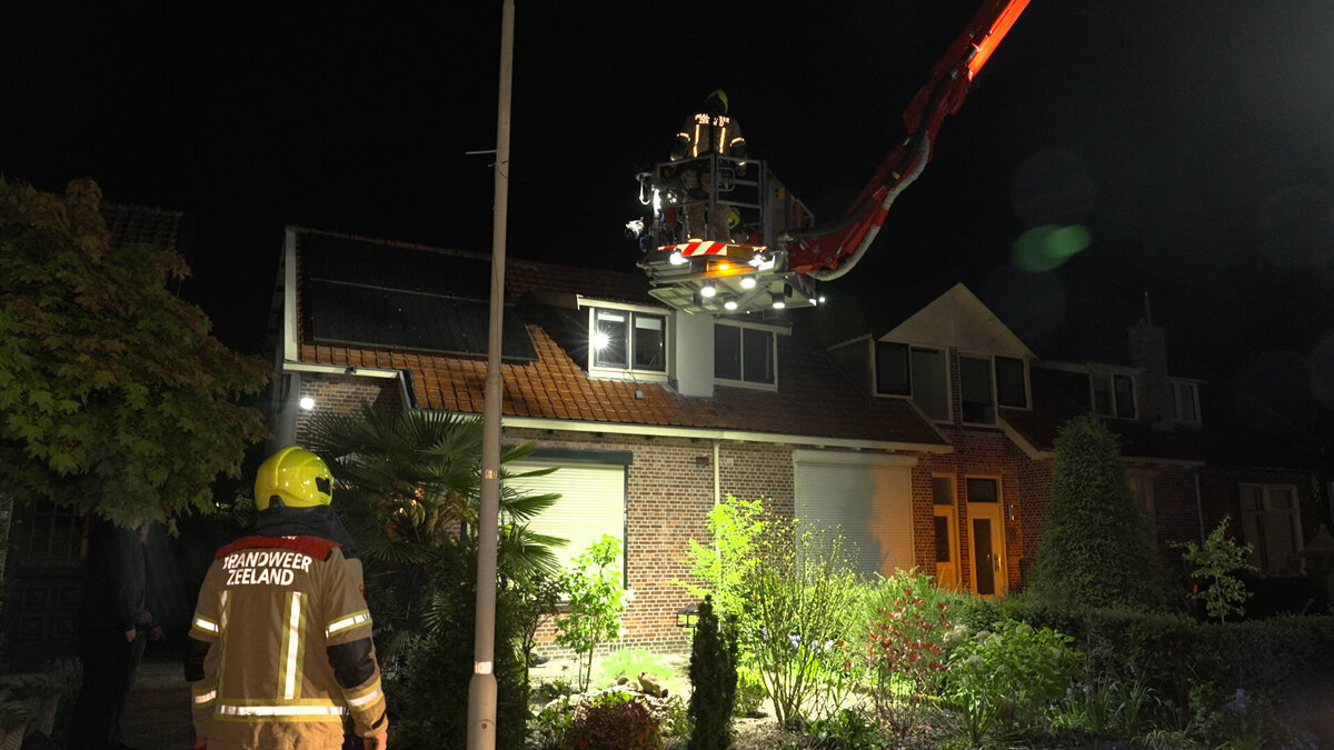 2026.04.25 Schoorsteenbrand Driewegen Axel.00_01_02_17.Still003.jpg