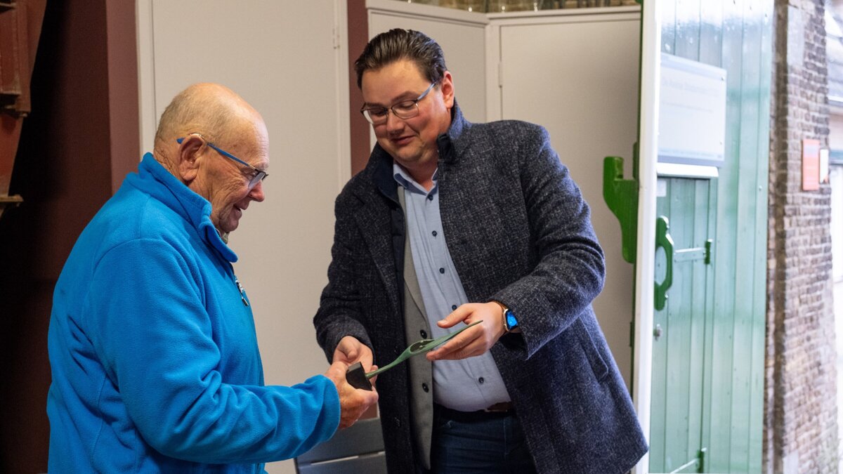 Wim Verhelst ontvangt vrijwilligersbeeldje - ©Mayee Riemens.jpg