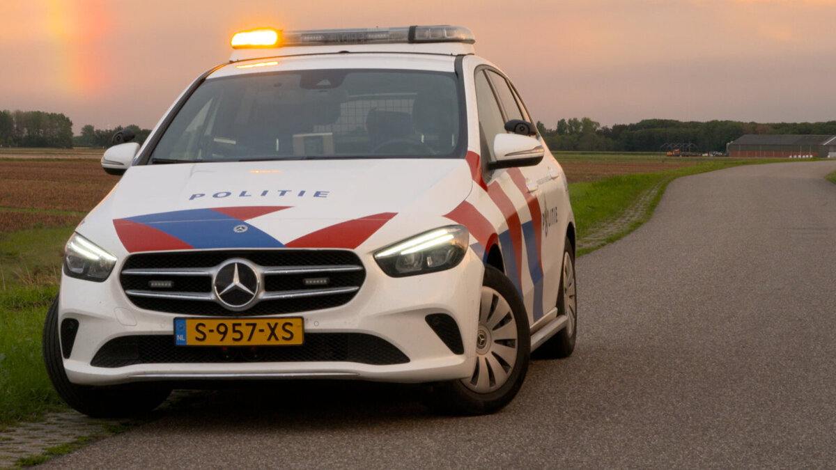 Archief_112_Politie B-klasse Zonsondergang polder.jpg
