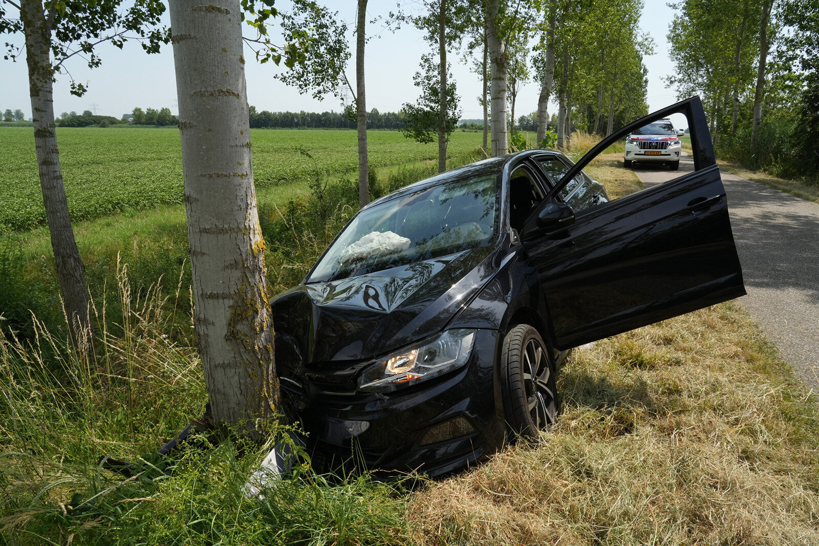 2026.06.26 Auto crasht tegen boom IJzendijke, bestuurder onder invloed2