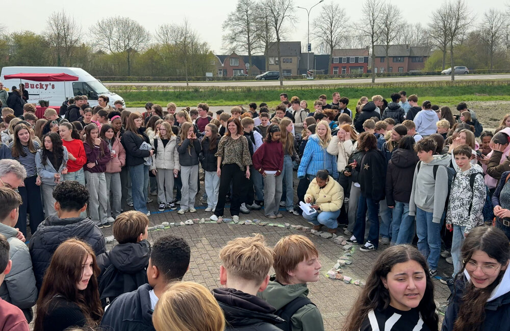 Brugklassers rondom hart van Campus Terneuzen.jpg