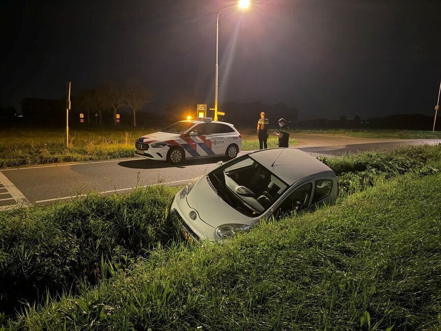 Auto in sloot Zandstraat Hulst_3