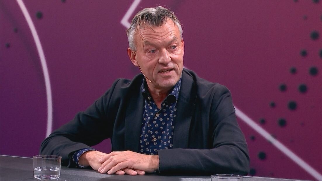 Eugène Fagg neemt de rol als waarnemens directeur op zich (Lodewijk College) - ©Omroep Zeeland.jpg
