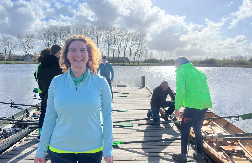 Ellen de Winde van Roeivereniging Zeeuws-Vlaanderen bij de open dag - ©Omroep ZVL