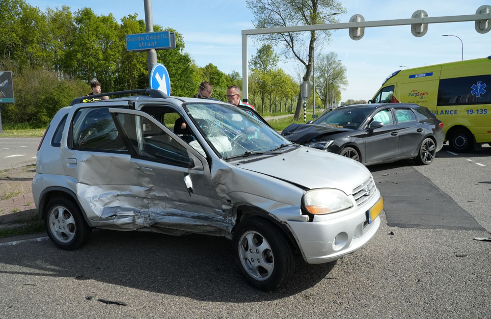 Grote schade na ongeval op kruising Terneuzen_2.JPG