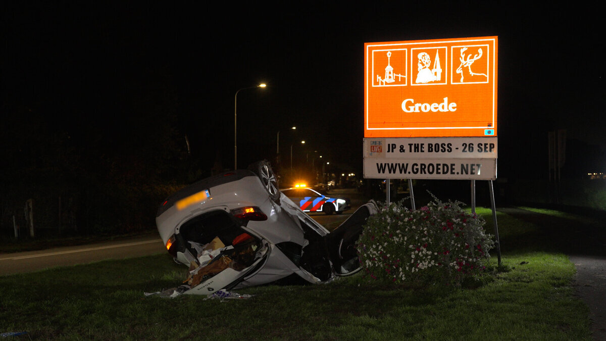 2026.09.21 Zware crash in Groede, bestuurder mee met traumahelikopter.00_00_31_24.Still009