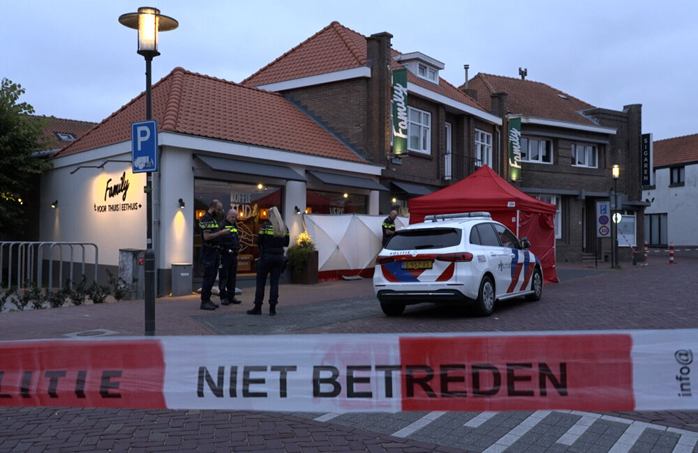 2026.09.19 Overleden persoon aangetroffen voor restaurant Hulst.00_00_33_15.Still017